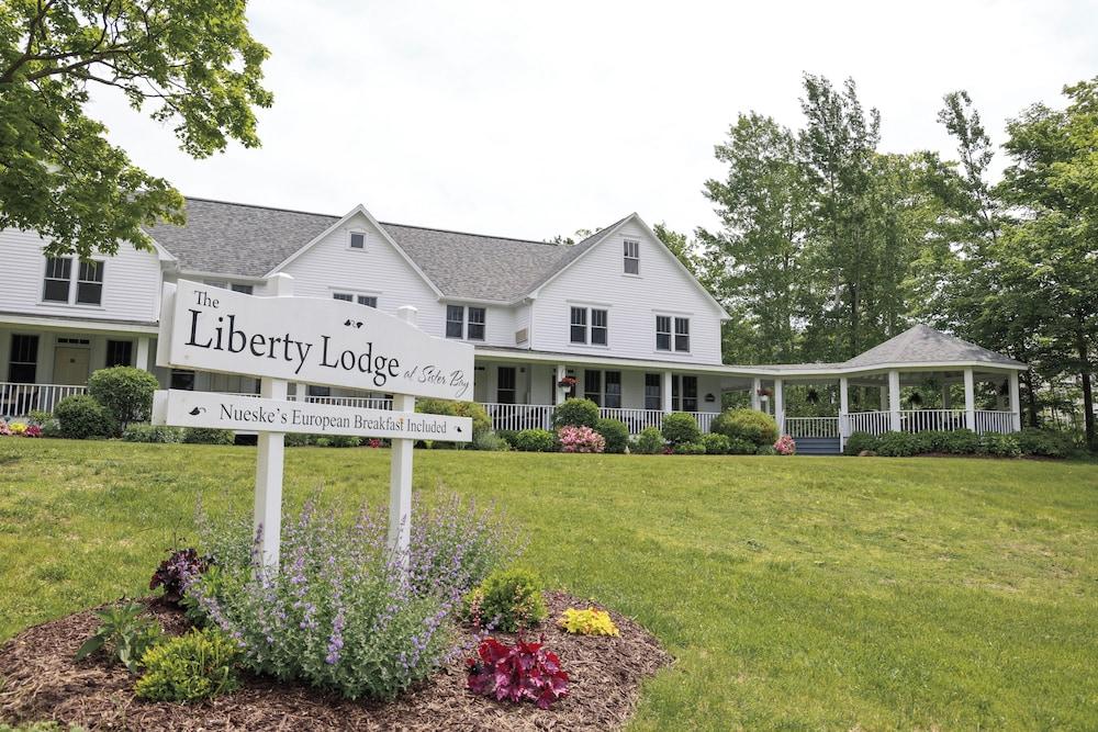 The Liberty Lodge at Sister Bay — hotel in Sister Bay