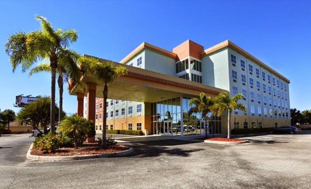 Allure Suites photo 1