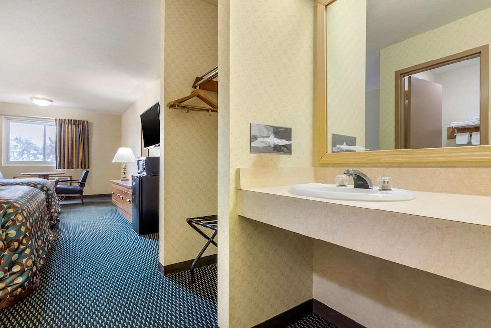 Rodeway Inn Blair photo 32