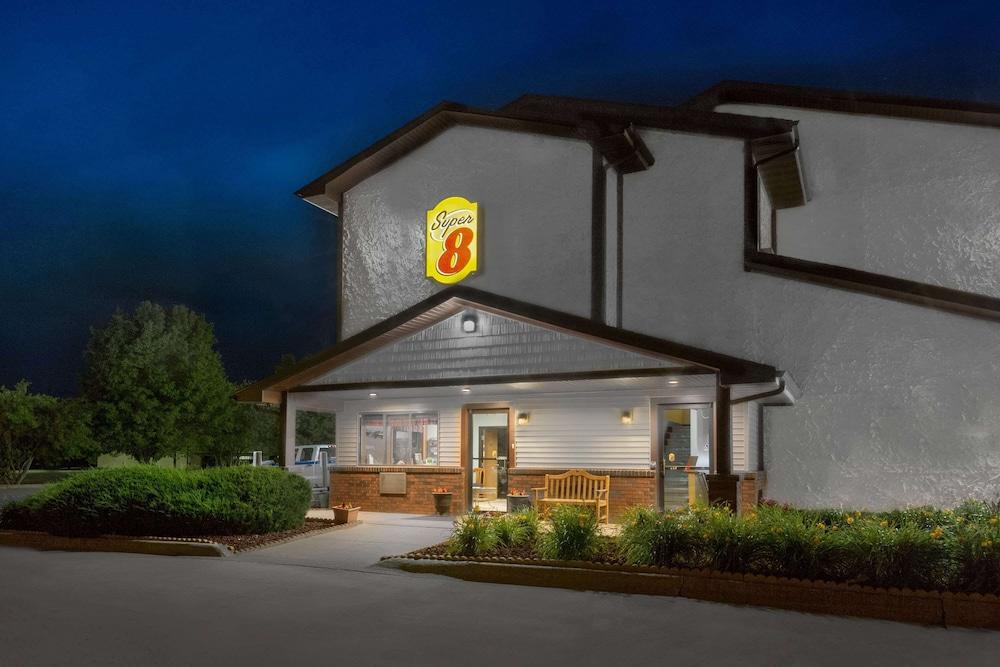 Super 8 by Wyndham Boone photo 15