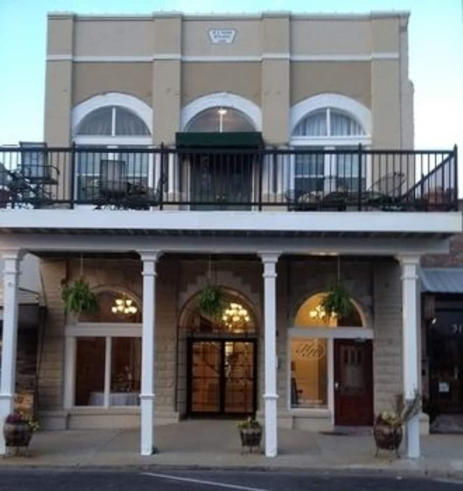 Hamilton House Inn photo 1