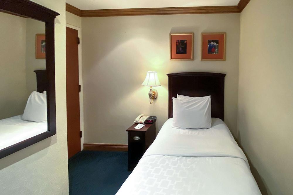 Clarion Hotel Park Avenue photo 17