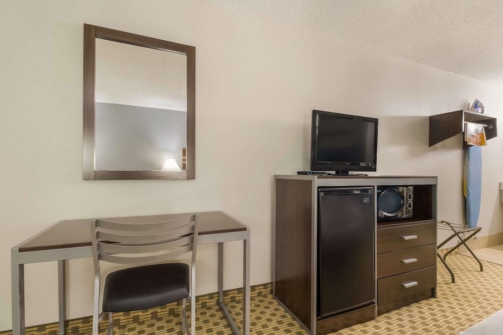 Quality Inn Madisonville photo 21