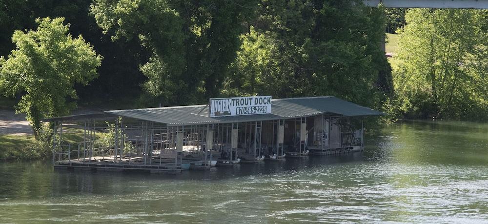 Anglers Riverfront Motel photo 9