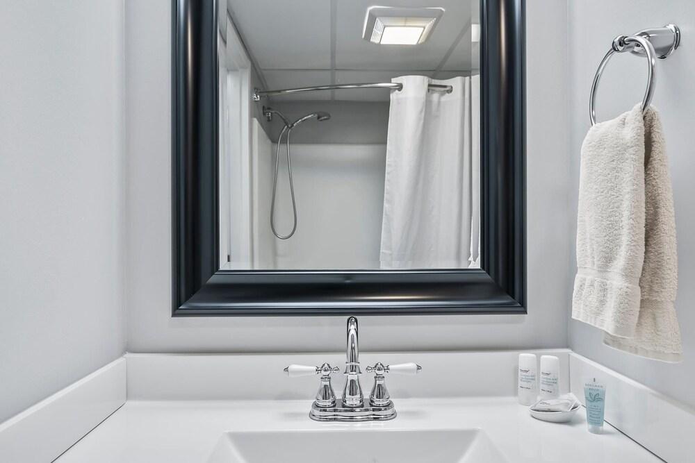 First Floor Standard Deluxe King photo 7