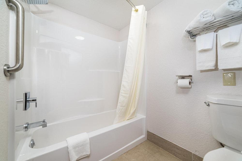 Bear Creek Inn photo 10