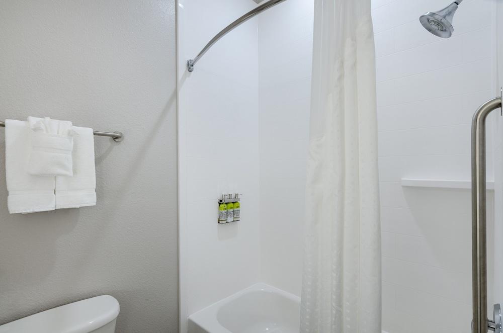 Holiday Inn Express Hotel & Suites Weston by IHG photo 40