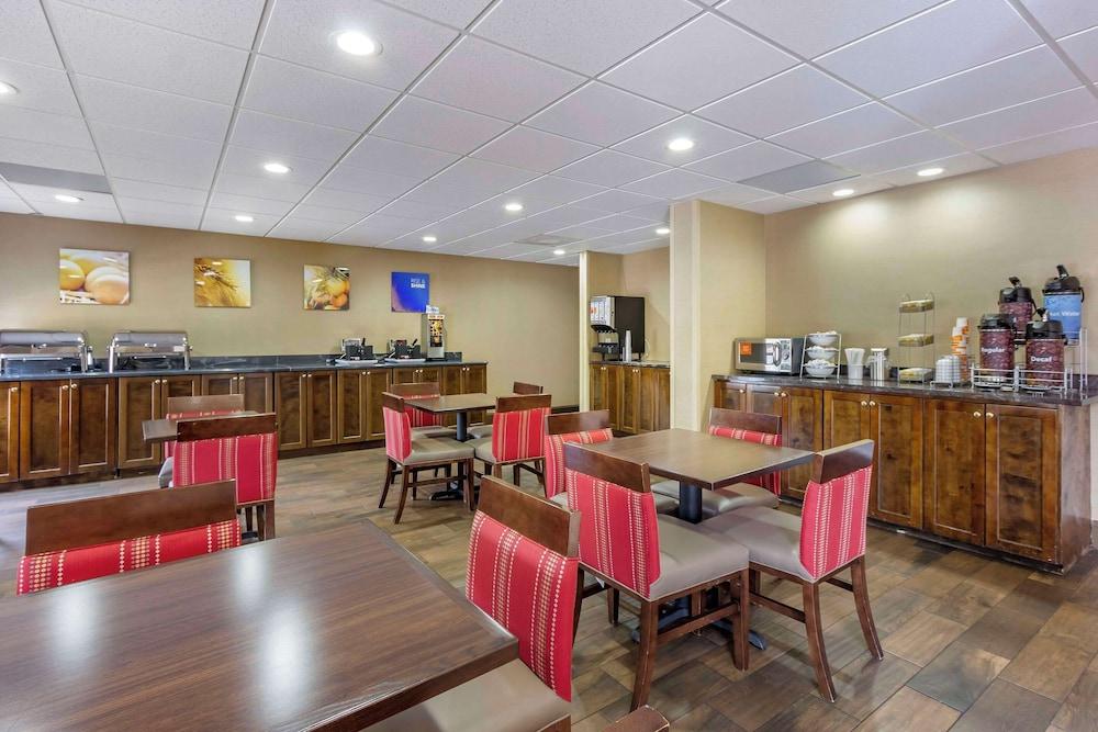 Comfort Suites photo 22