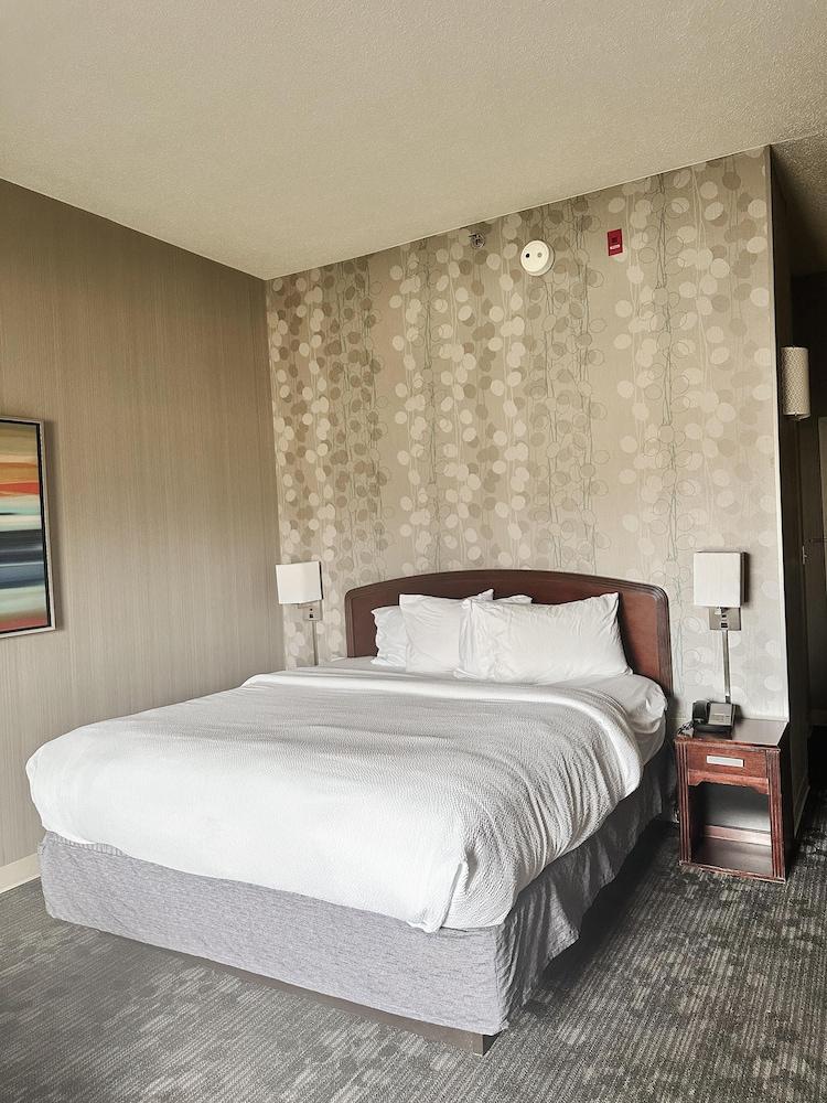 Country Inn & Suites by Radisson, Columbus-Edinburgh photo 34