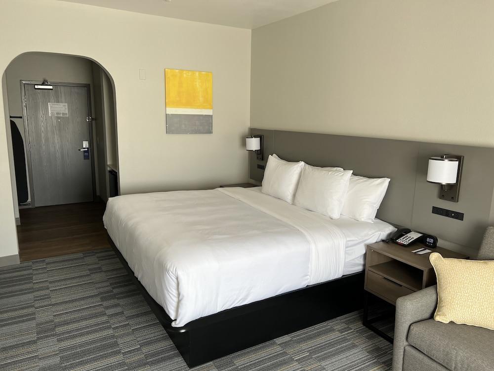 Comfort Inn & Suites photo 6