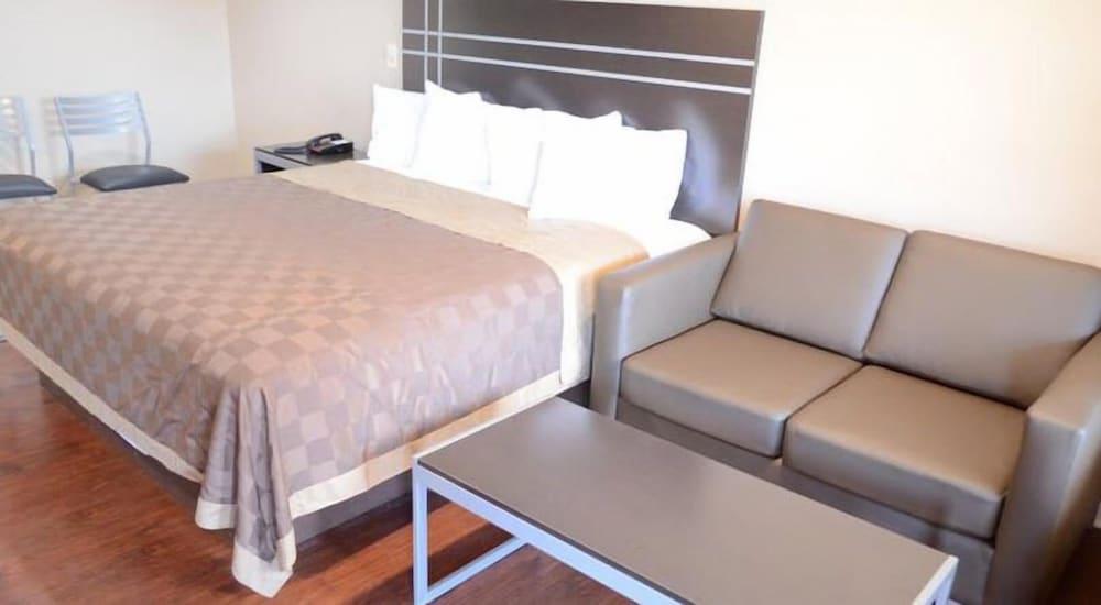 Regency Inn photo 32