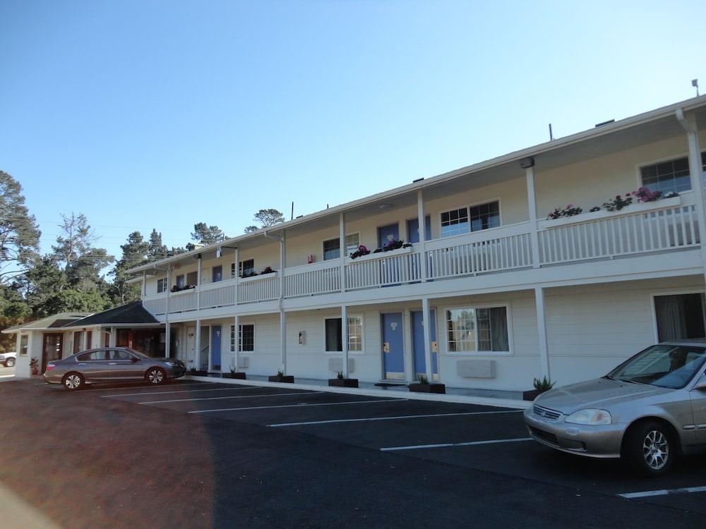 Fisherman's Cove Inn photo 40
