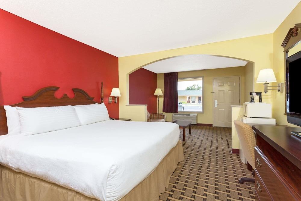 Americas Best Value Inn & Suites Sumter photo 3