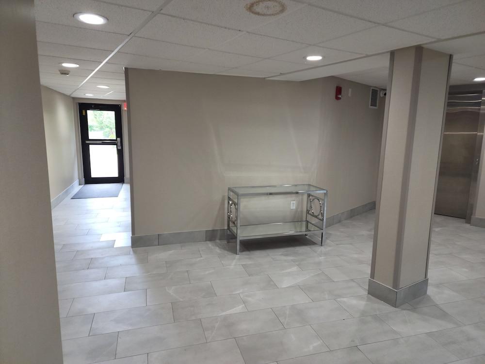 La Quinta Inn & Suites by Wyndham Lake George photo 67