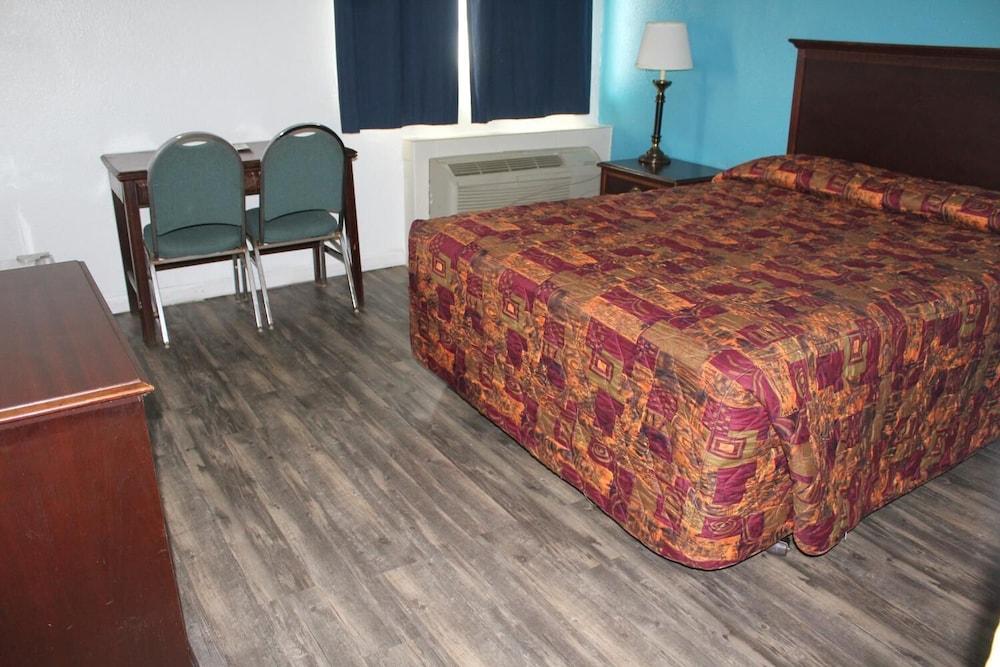 Arrowhead Inn photo 12
