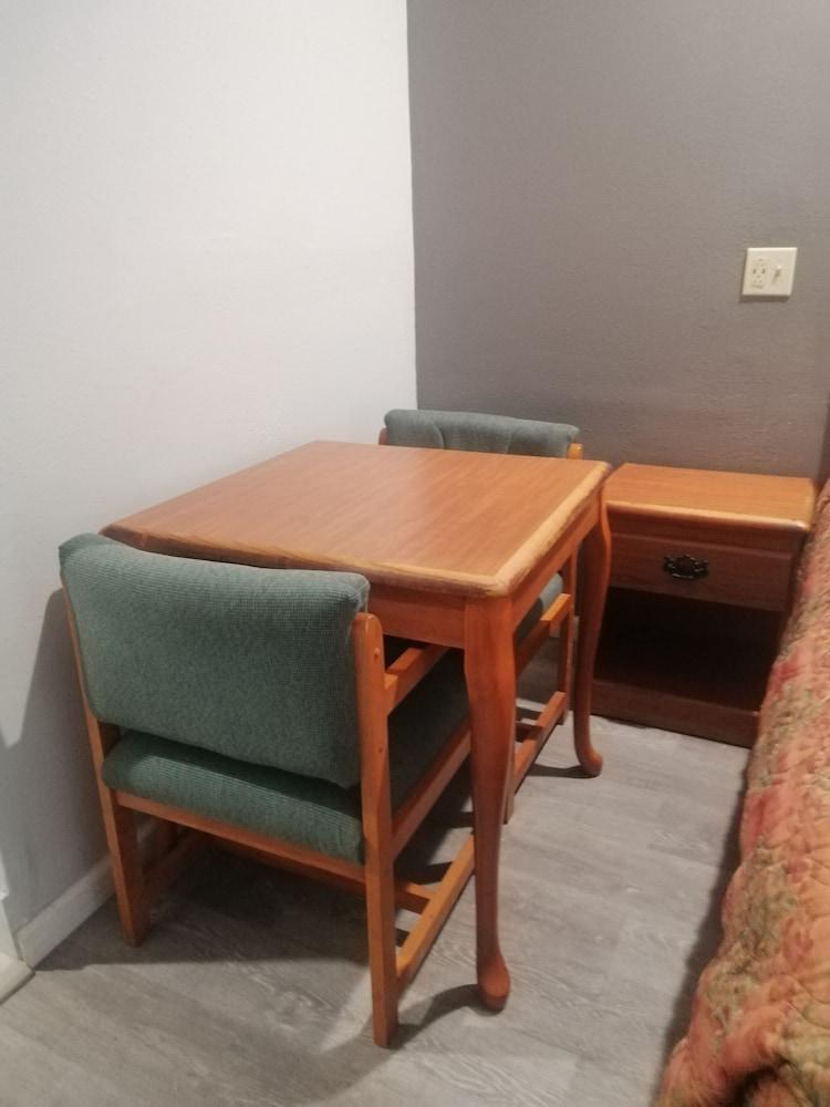 Royal Inn & Suite photo 15