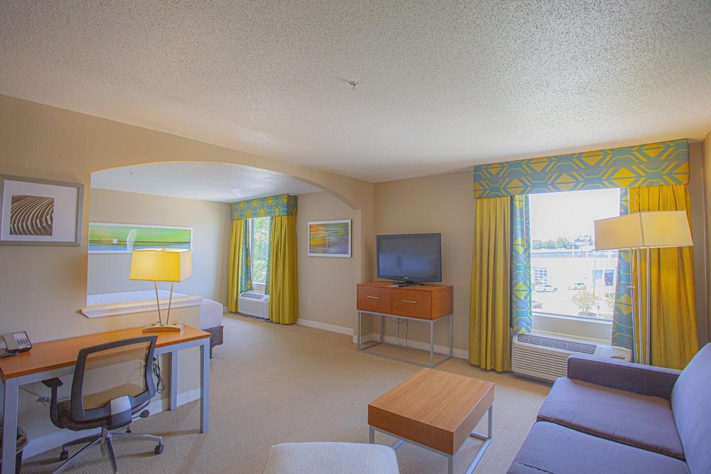 Holiday Inn & Suites Spring- The Woodlands Area by IHG photo 25