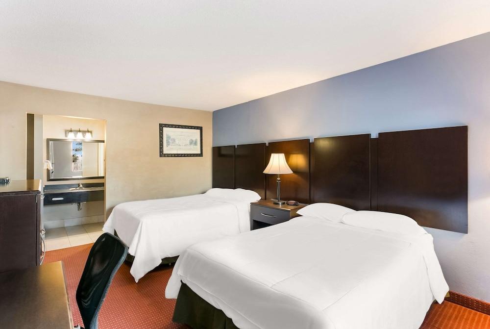 Dutchland Motel photo 14
