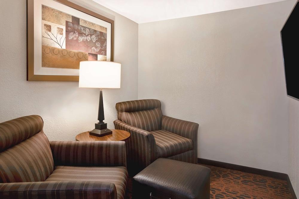 Hampton Inn Ft. Wayne-Southwest photo 23