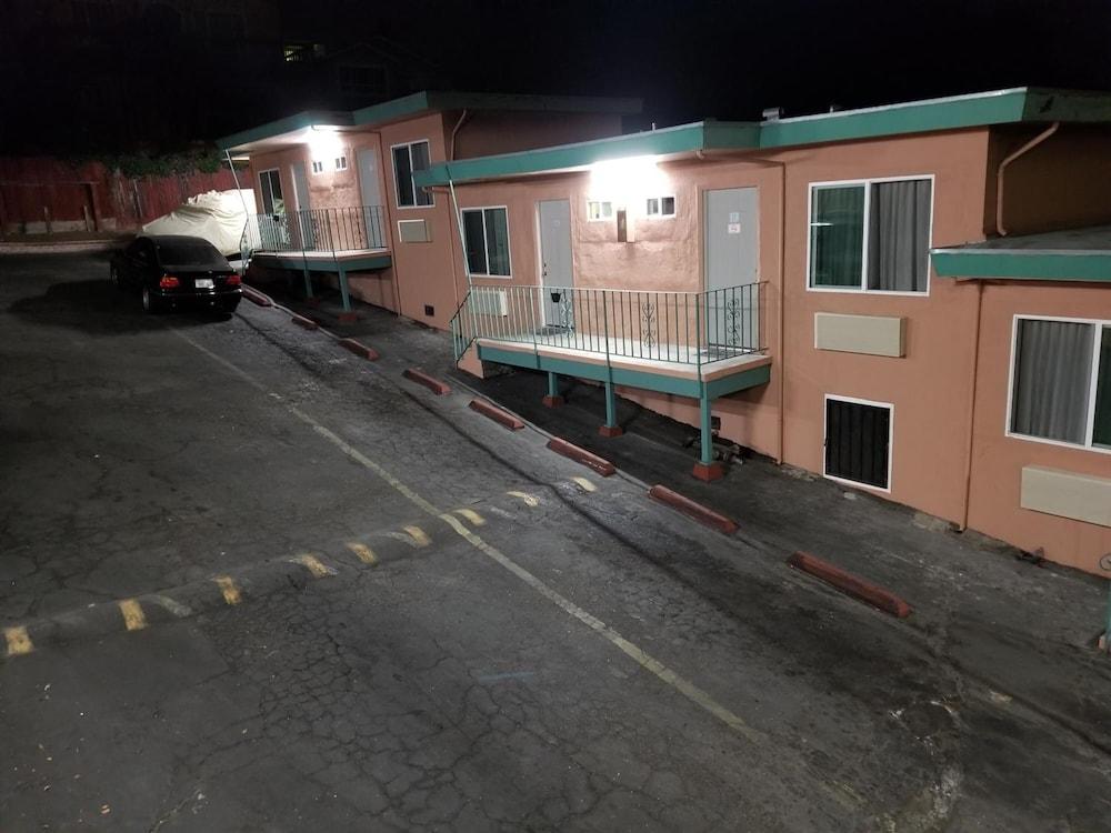 Travis Lodge Motel 16 photo 10