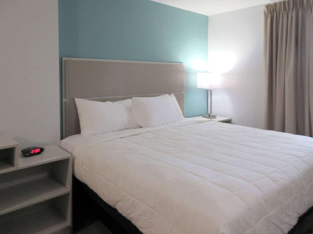 MainStay Suites Chesapeake - Greenbrier photo 3