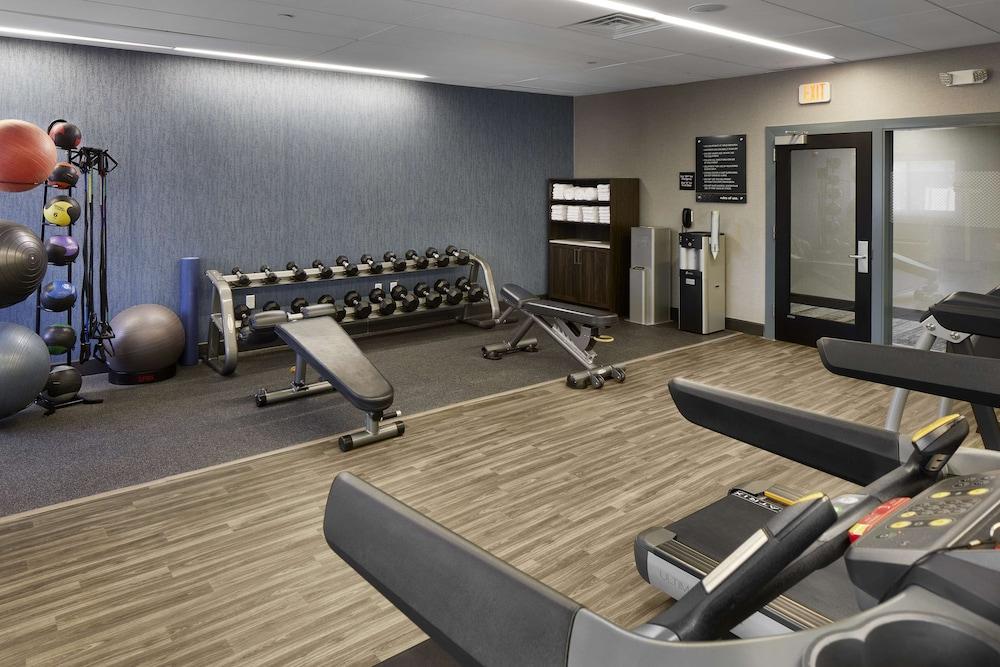 Hampton Inn Newark Airport photo 13
