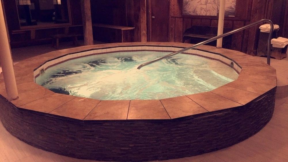 Summit Lodge photo 38
