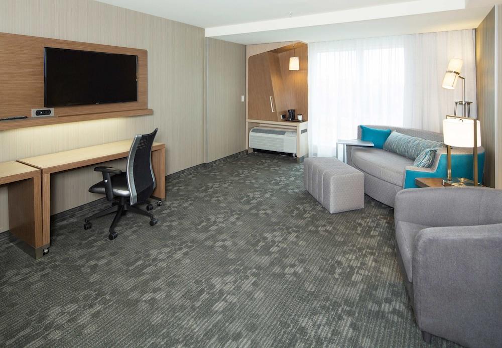 Courtyard by Marriott Dallas Midlothian-Midlothian Conf Ctr photo 45