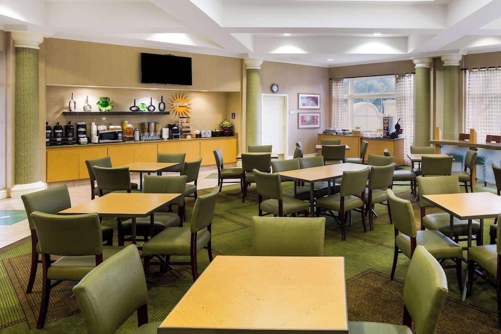 La Quinta Inn & Suites by Wyndham Austin Southwest photo 31