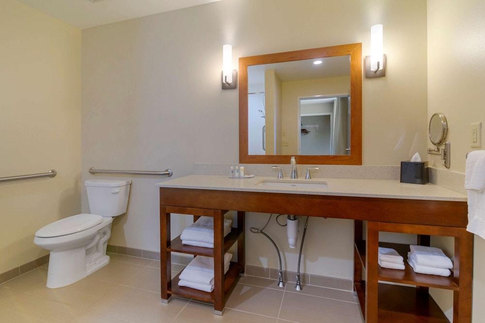 Comfort Inn & Suites Mandan - Bismarck photo 24