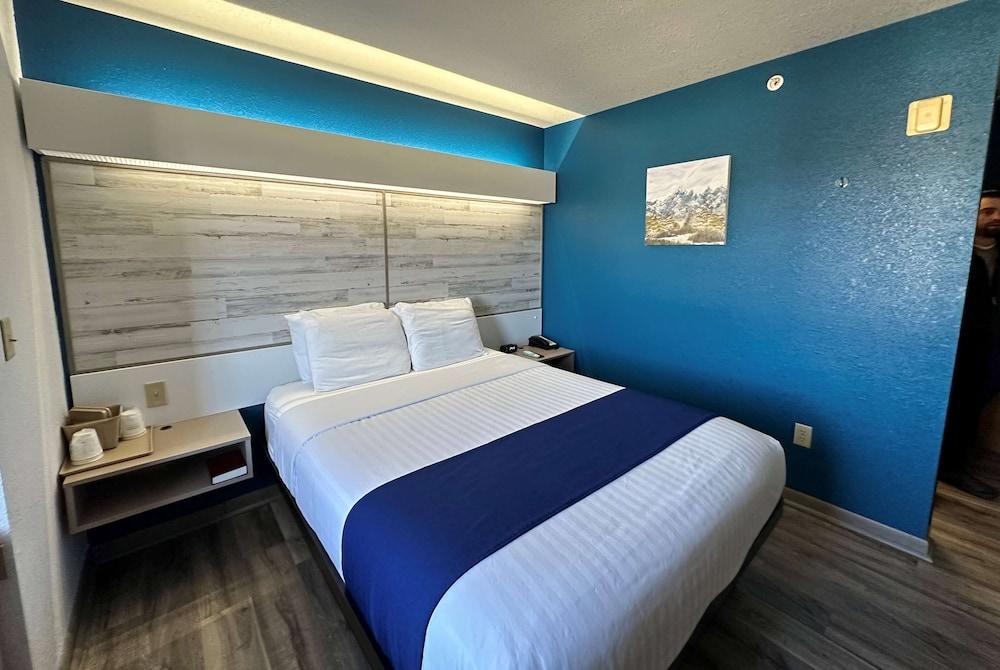 Microtel Inn & Suites by Wyndham Tomah photo 27