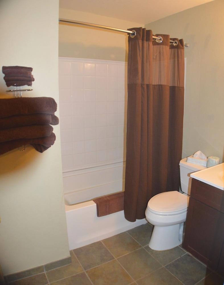 Montecito Sequoia Lodge photo 19