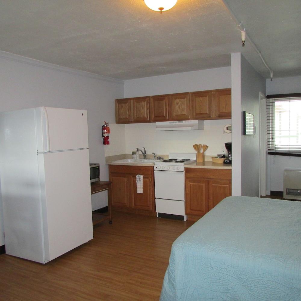 Creekwood Inn photo 30