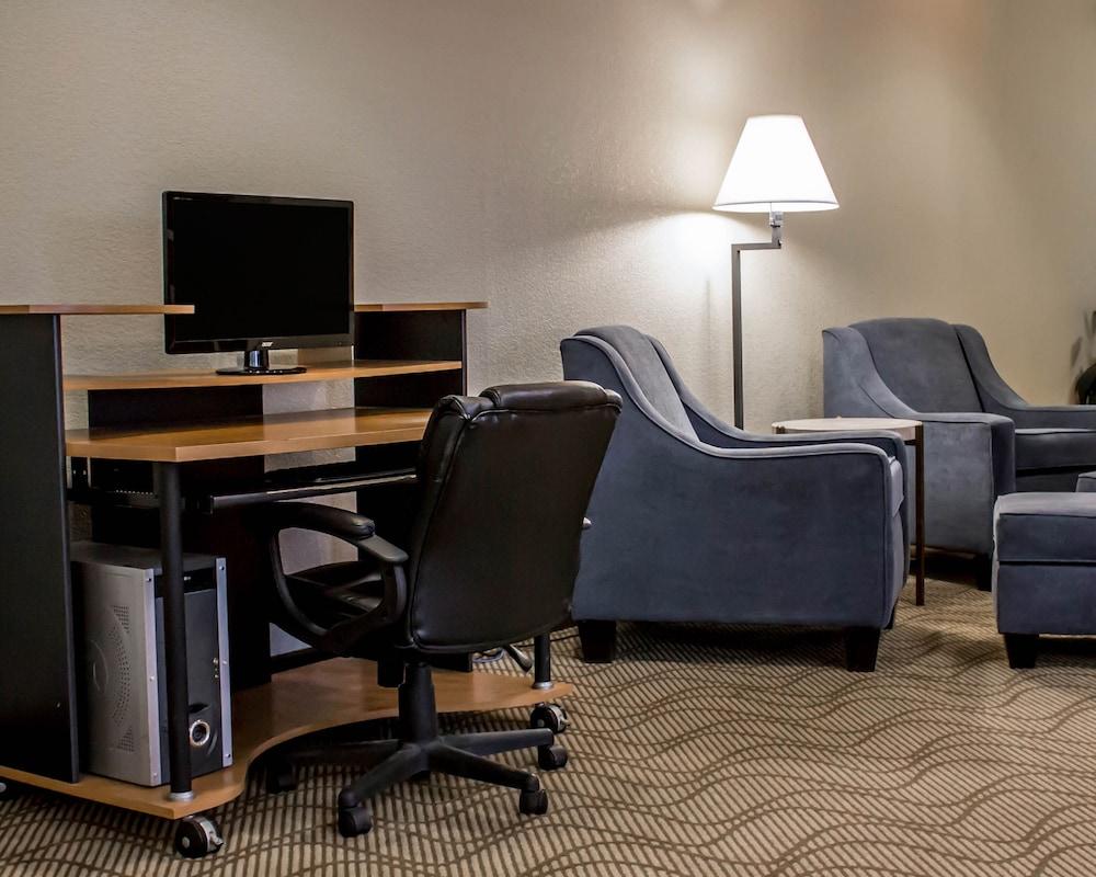 Comfort Inn Alliance photo 53