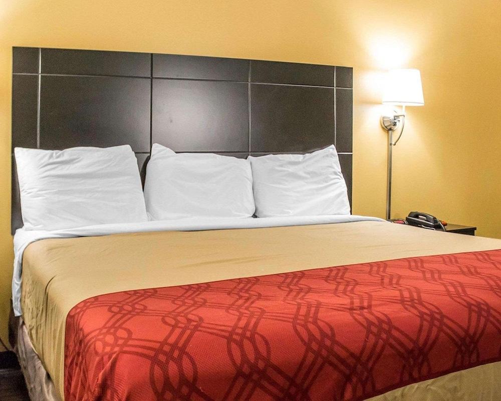 Econo Lodge Columbus West photo 17