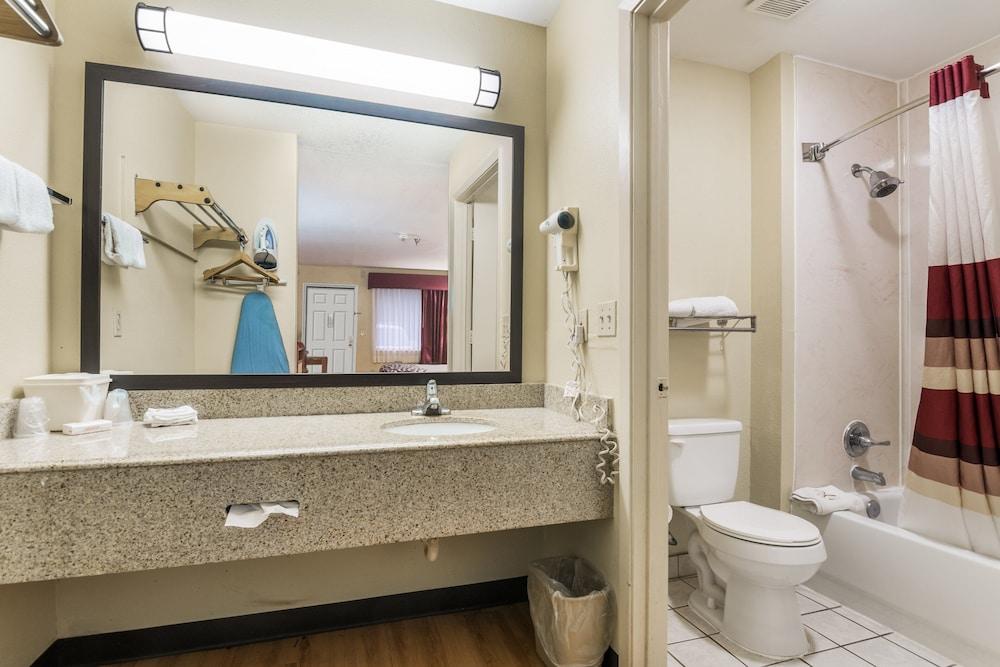 Red Roof Inn Conroe North - Willis photo 17