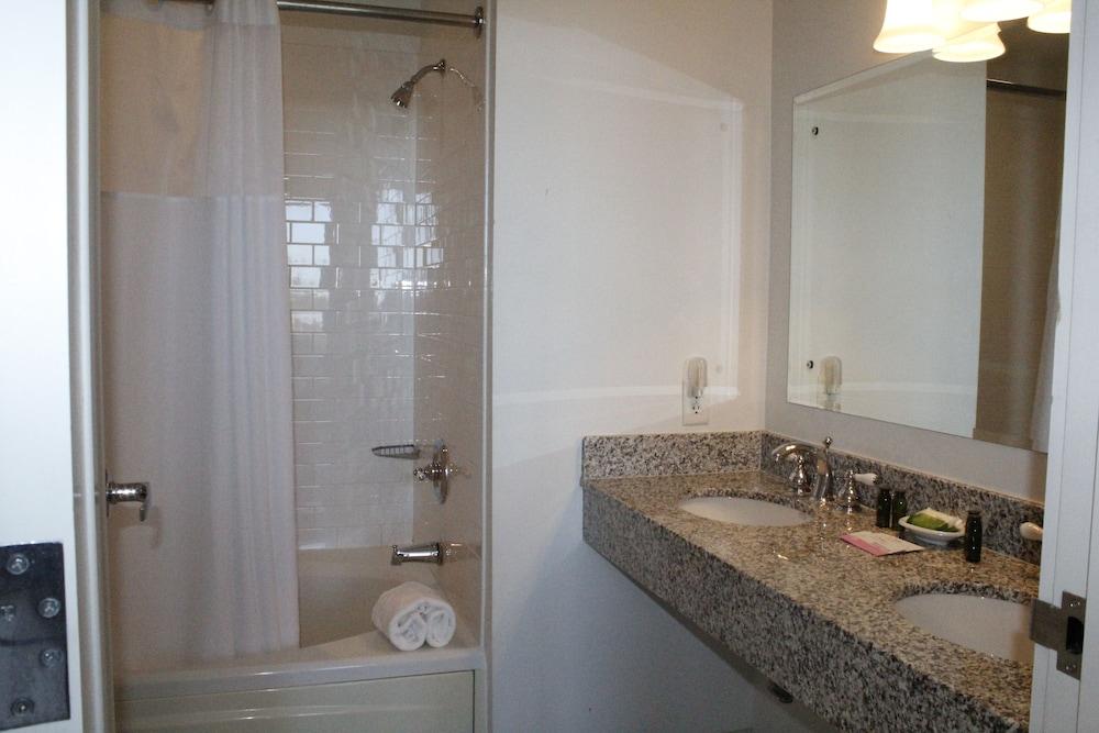 Village Suites Bay Harbor photo 68