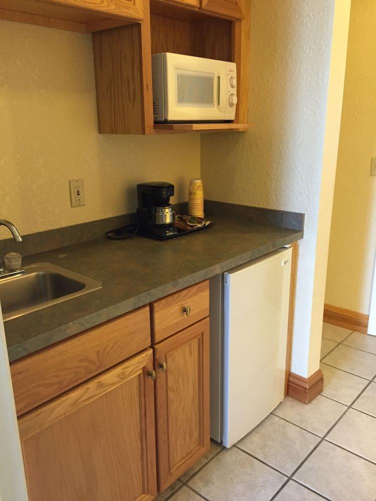 Fairview Beachfront Inn photo 11