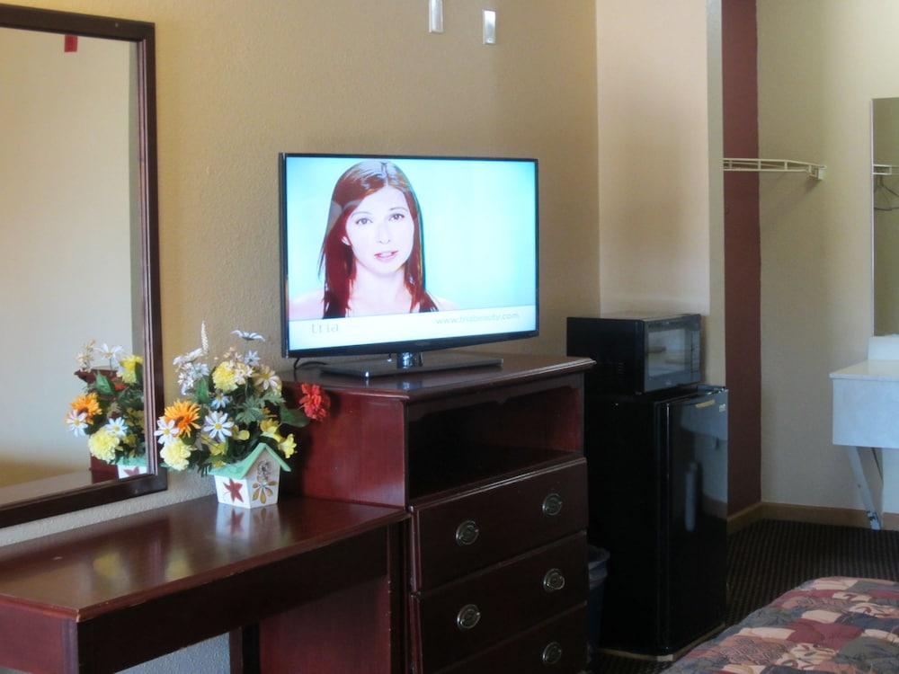 First Western Inn photo 7
