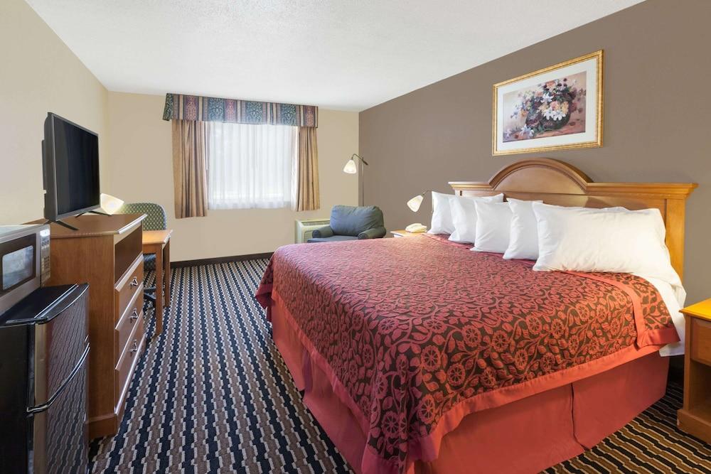 Days Inn by Wyndham Albion photo 7