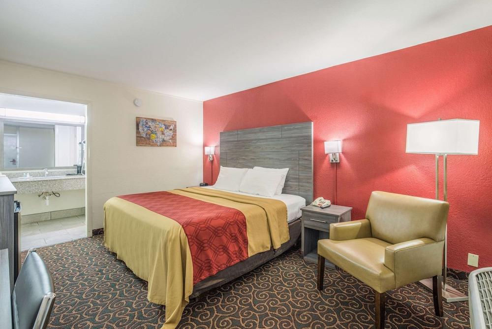 Econo Lodge Thomasville photo 33