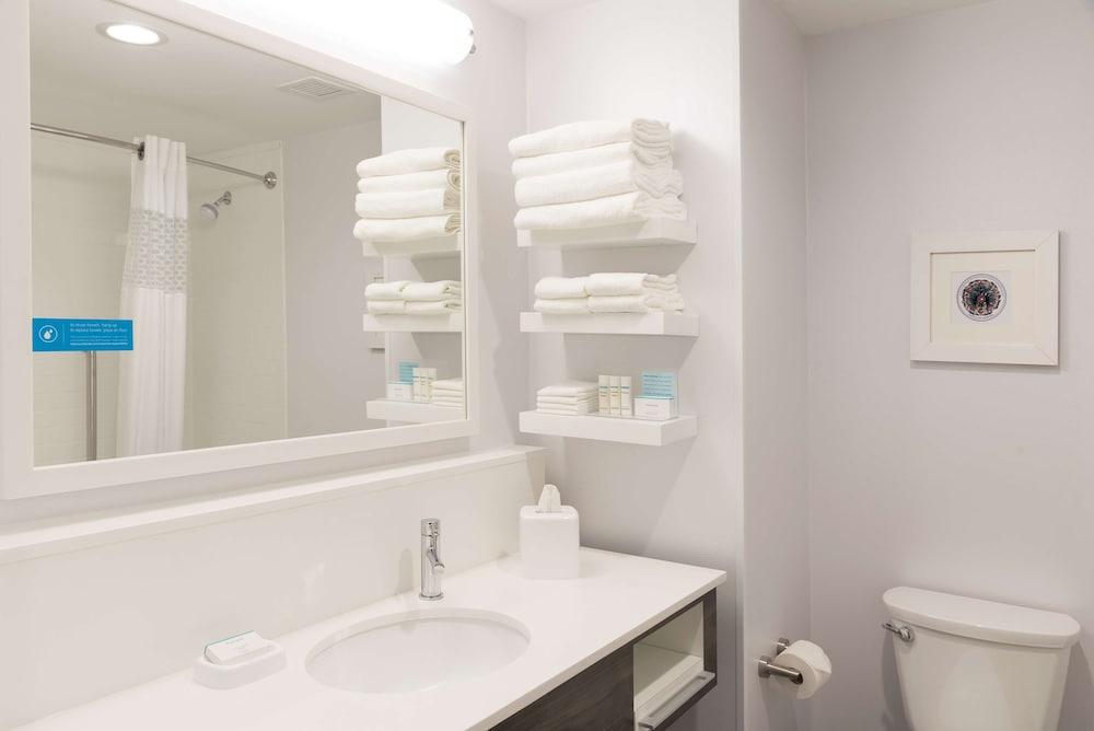 Hampton Inn & Suites Chicago Schaumburg photo 21