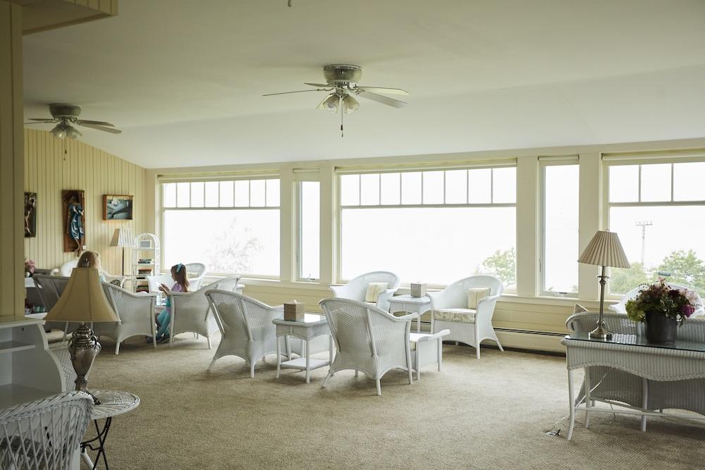Black Point Inn photo 2