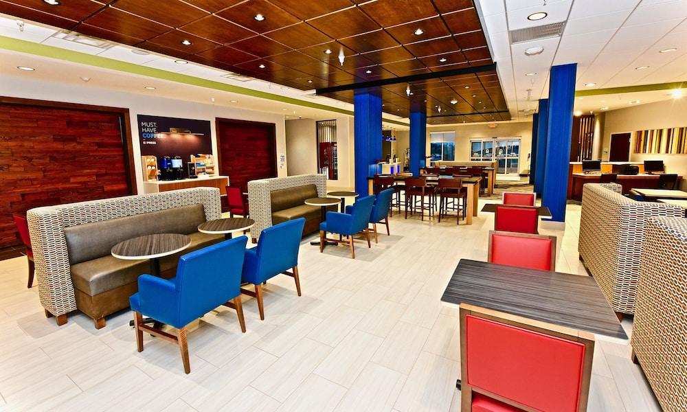 Holiday Inn Express & Suites Perryville by IHG photo 41