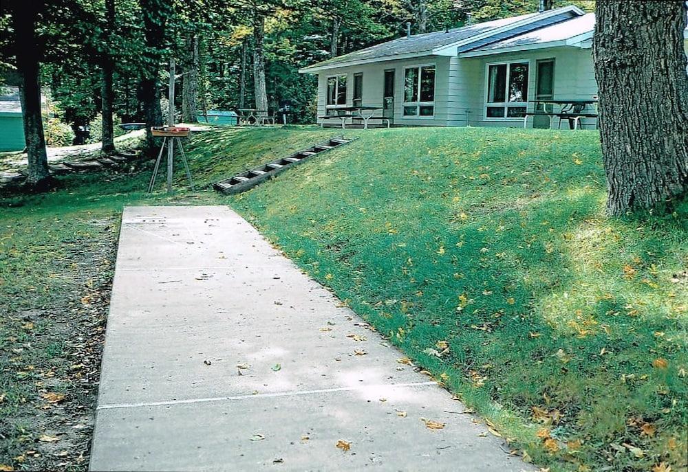 Dixon Lake Resort photo 1