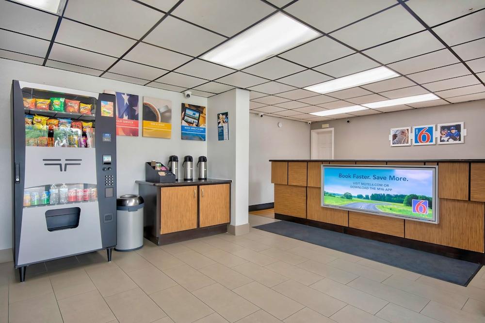 Motel 6 Sulphur, LA photo 2