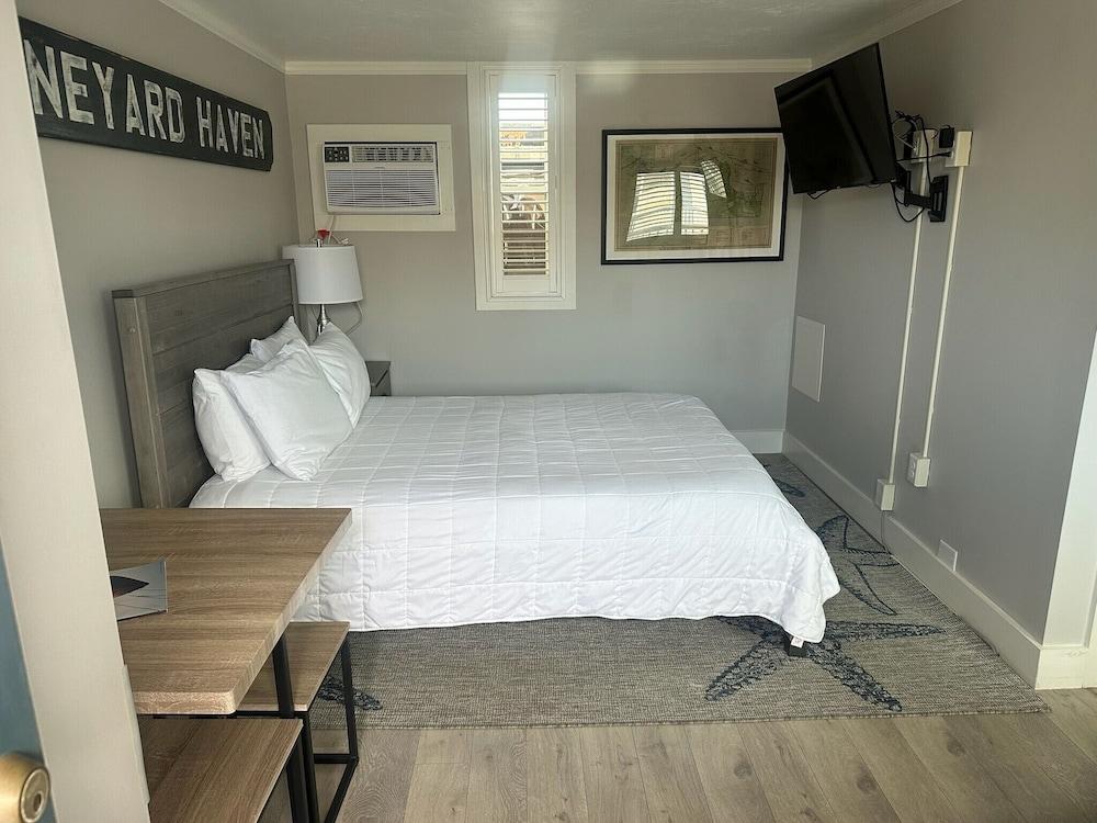 Vineyard Harbor Motel - Private Beach photo 73