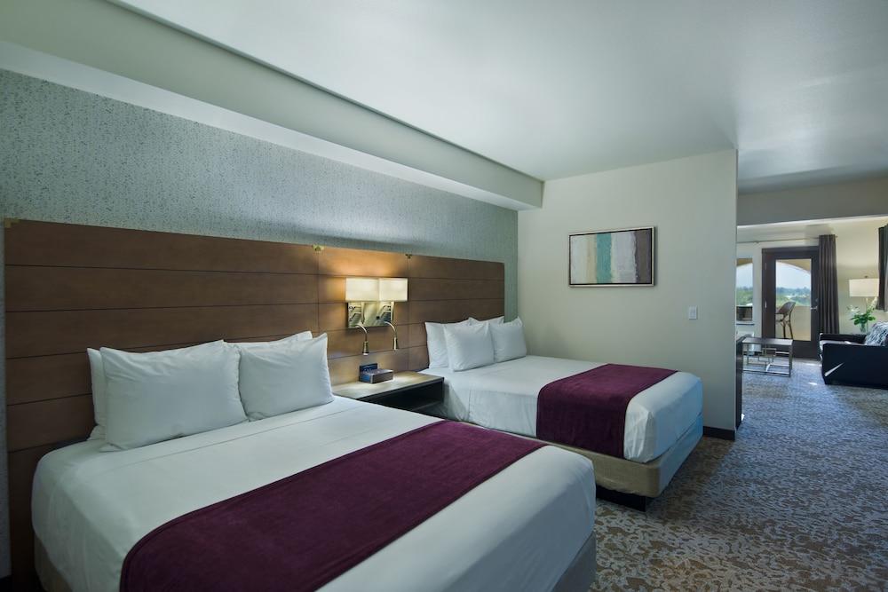 Oxford Suites Sonoma County photo 16