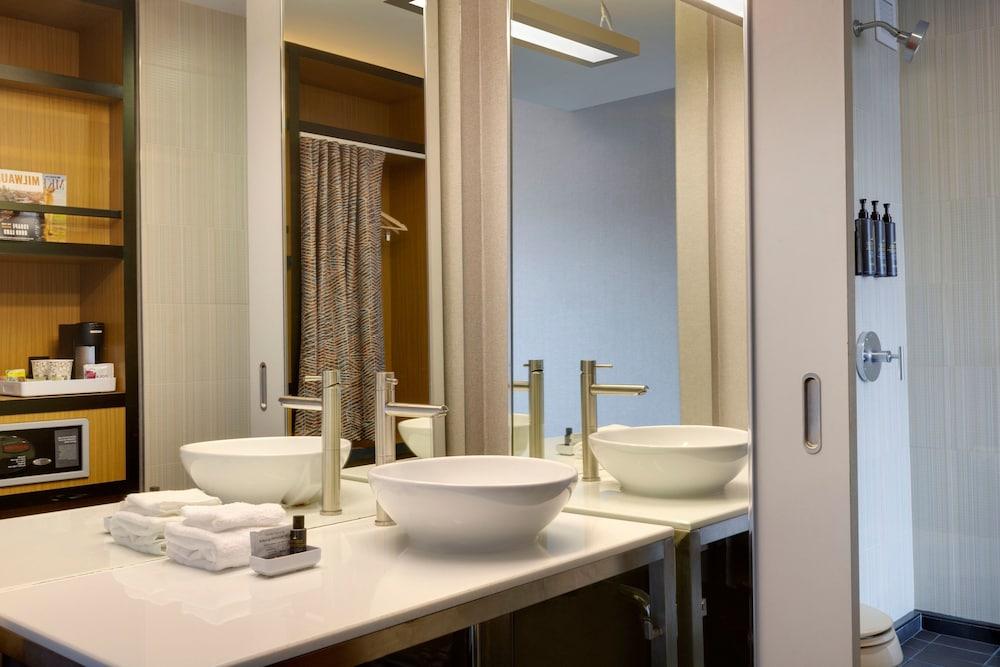 Aloft Milwaukee Downtown photo 19