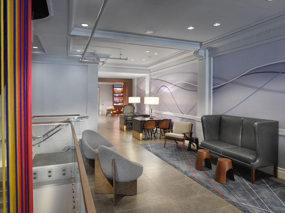 Axiom Hotel photo 3